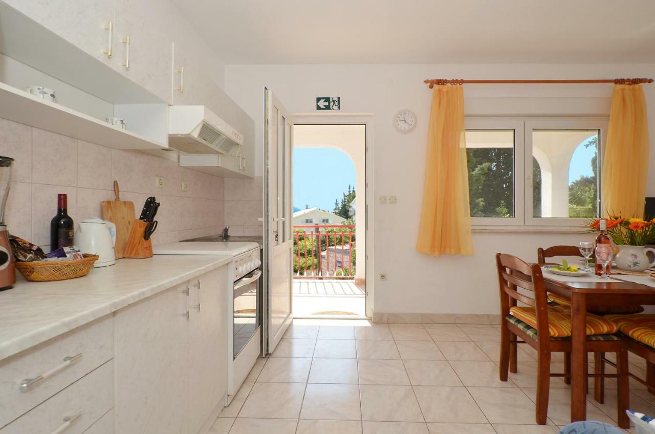 Apartment House Juretic - 50 M From The Beach Trogir Exterior foto
