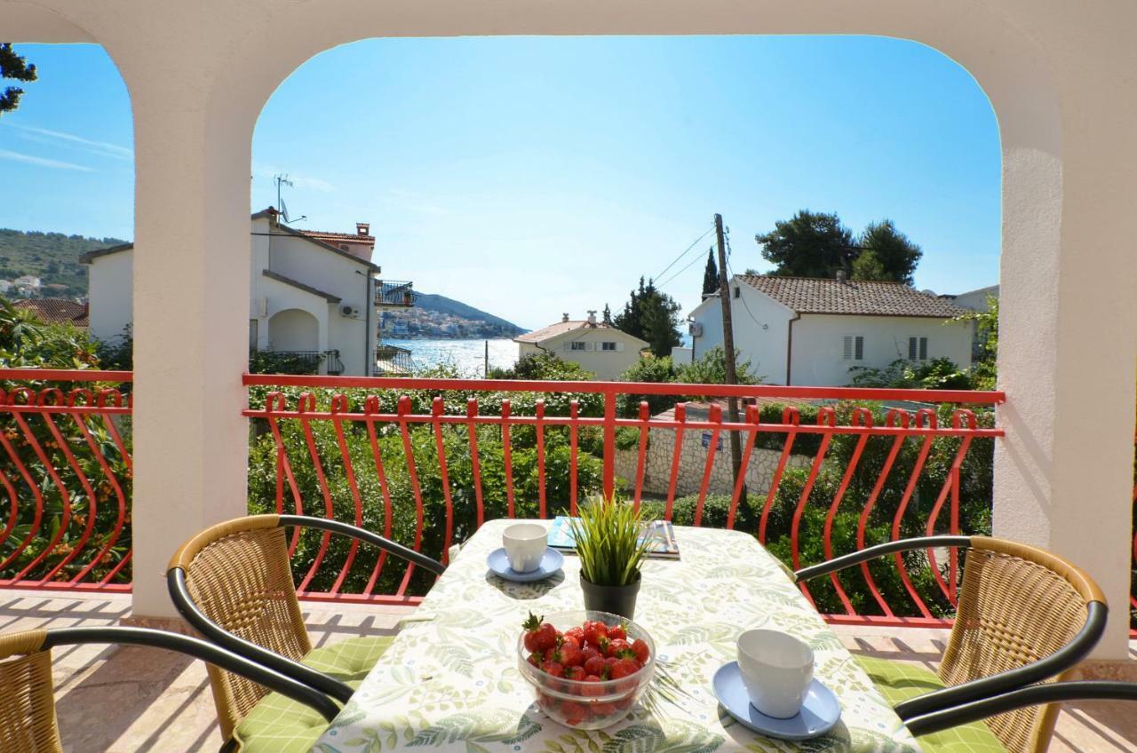 Apartment House Juretic - 50 M From The Beach Trogir Exterior foto