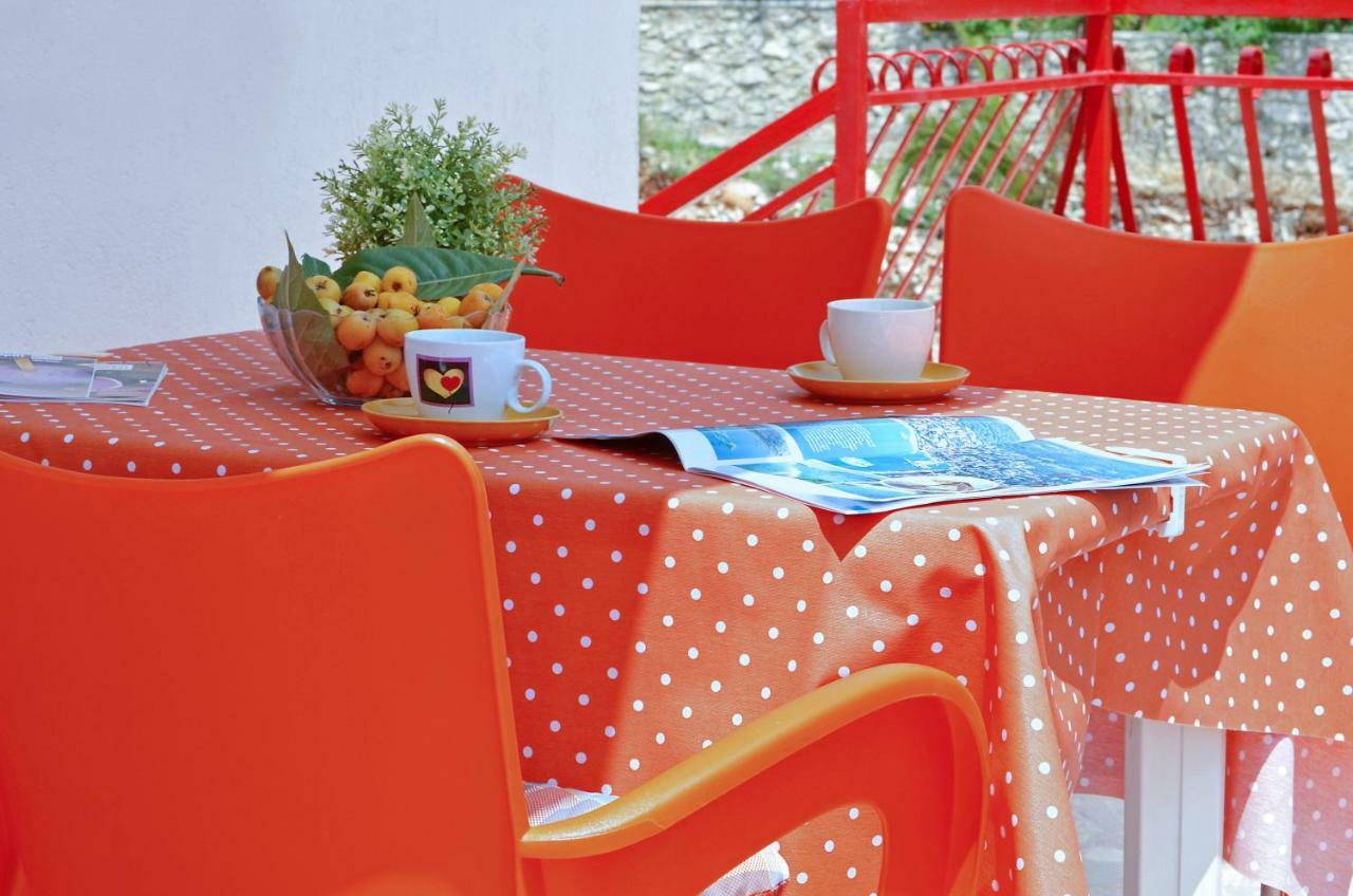Apartment House Juretic - 50 M From The Beach Trogir Exterior foto