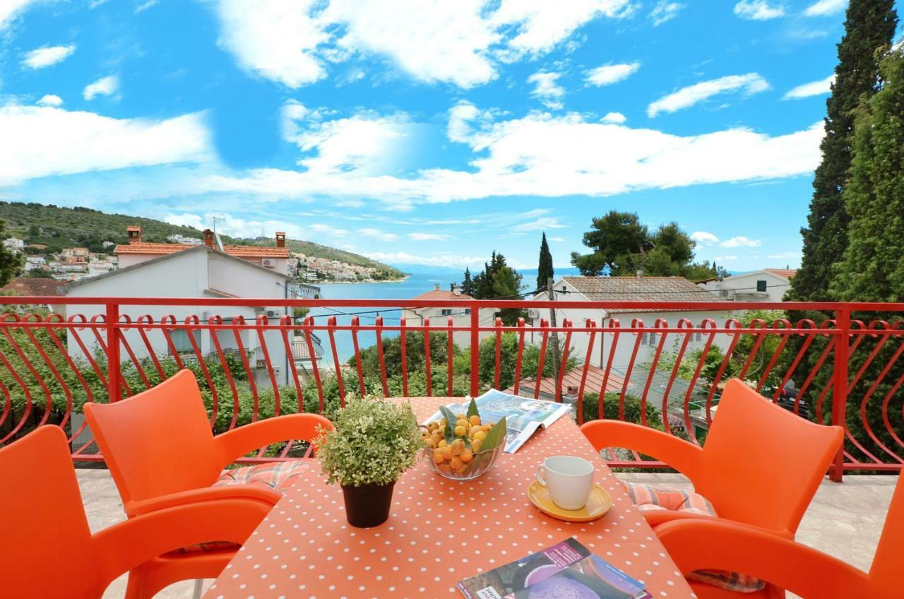 Apartment House Juretic - 50 M From The Beach Trogir Exterior foto