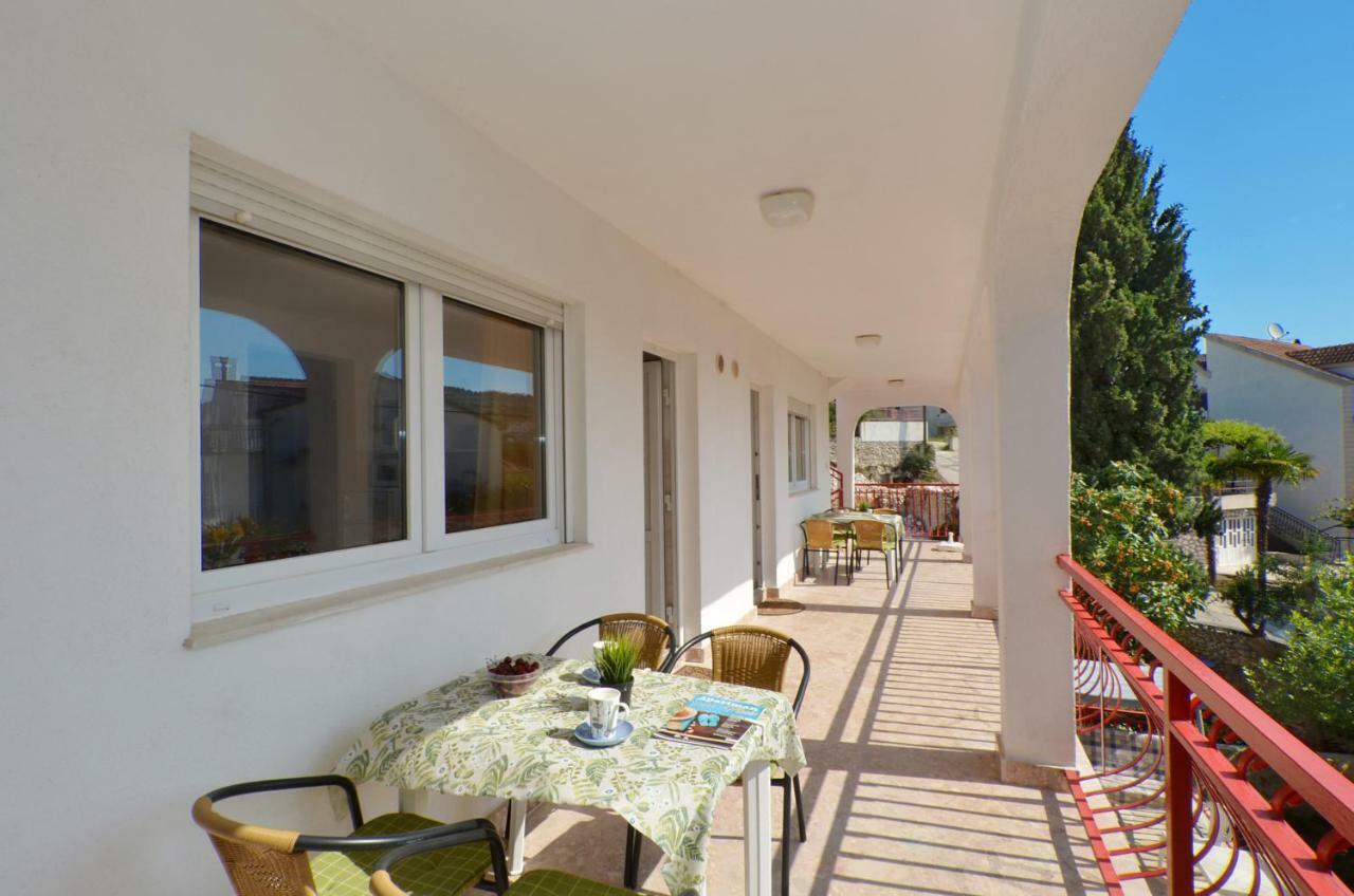 Apartment House Juretic - 50 M From The Beach Trogir Exterior foto